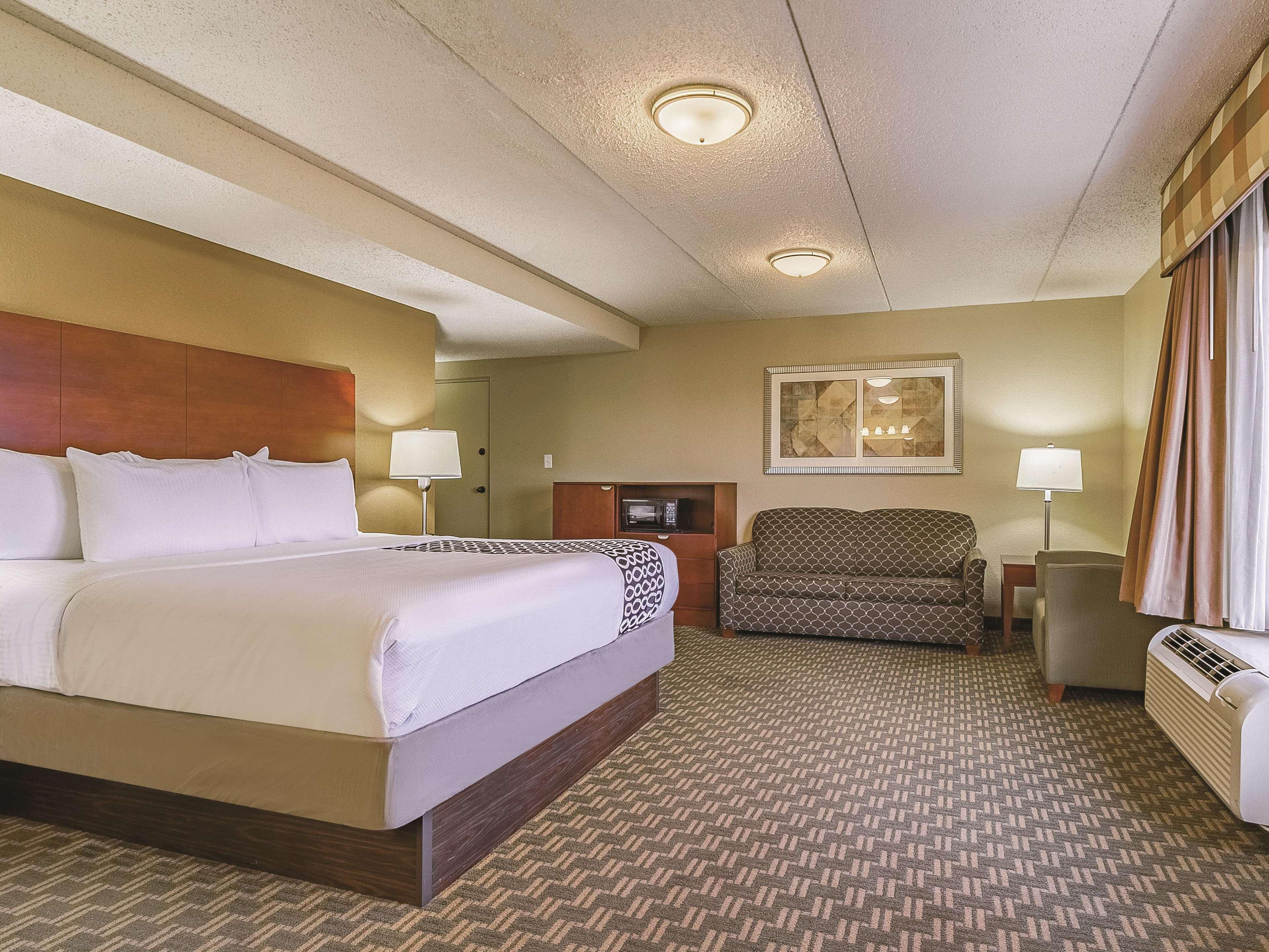 La Quinta By Wyndham Cleveland Airport West North Olmsted Exterior foto