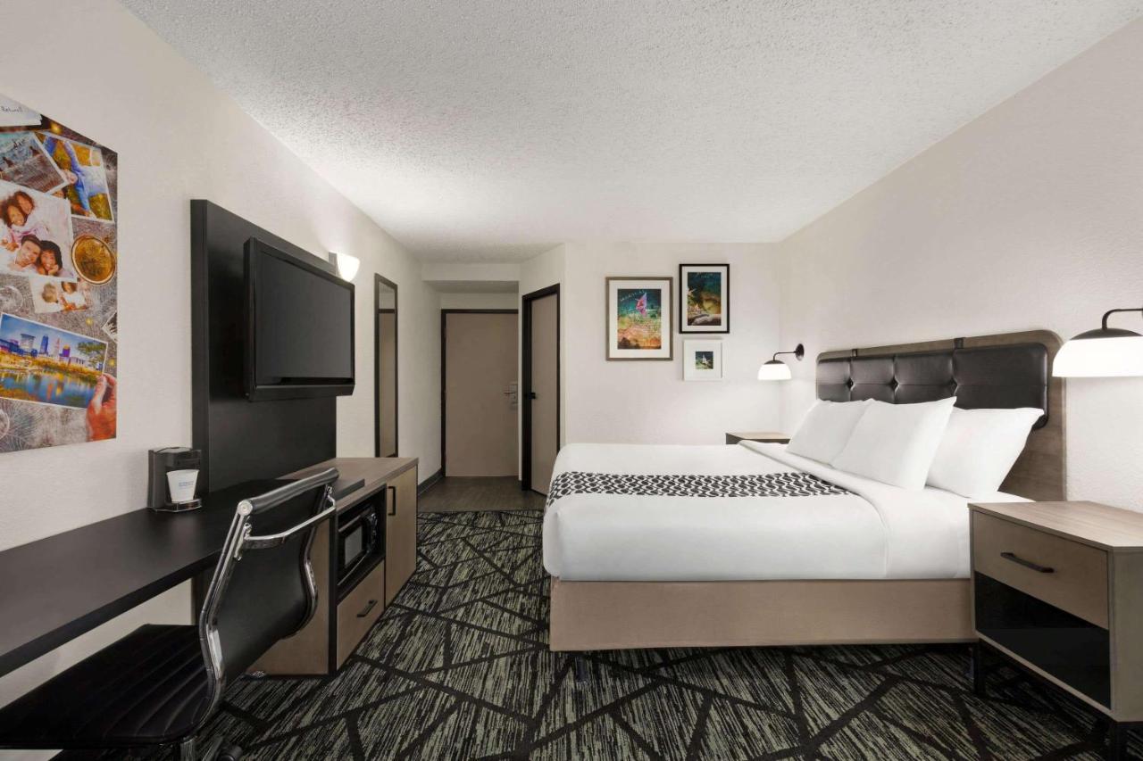 La Quinta By Wyndham Cleveland Airport West North Olmsted Exterior foto